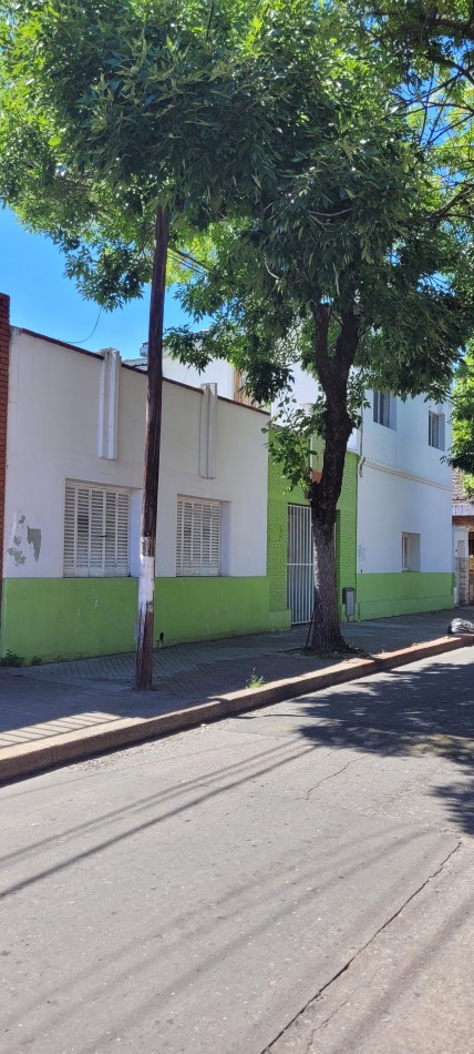 Terreno en Venta  - Larrea 1200 Oportunidad - A Metros De Mendoza 18,00 metros de frente -  Apto Para Construir  Pb +2 Pisos 
