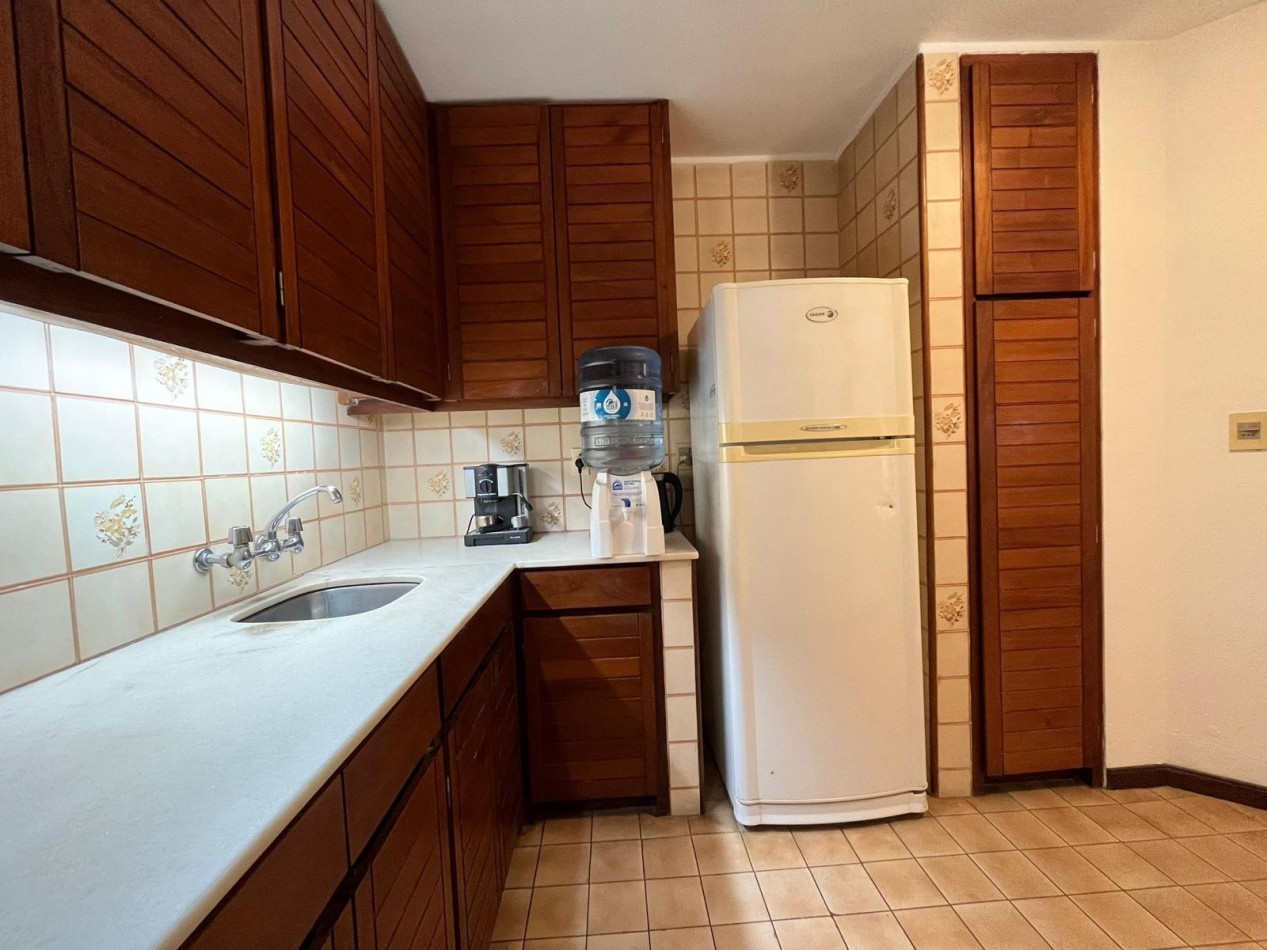 DEPARTAMENTO EN VENTA FRENTE AL MAR EN PUNTA DEL ESTE - URUGUAY  2 DORMITORIOS 2 BAÑOS COCHERA AMENITIES  