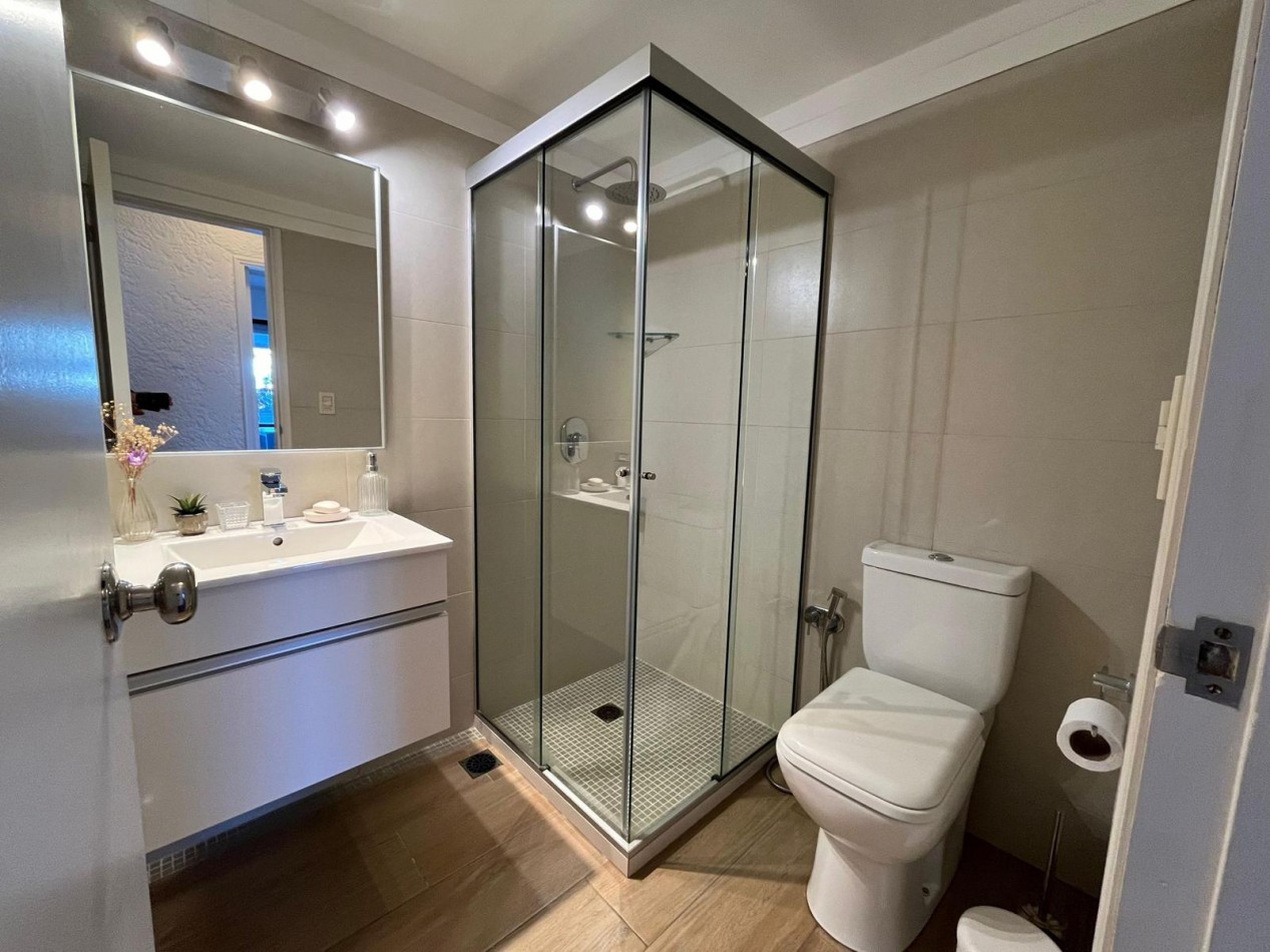 DEPARTAMENTO EN VENTA FRENTE AL MAR EN PUNTA DEL ESTE - URUGUAY  2 DORMITORIOS 2 BAÑOS COCHERA AMENITIES  