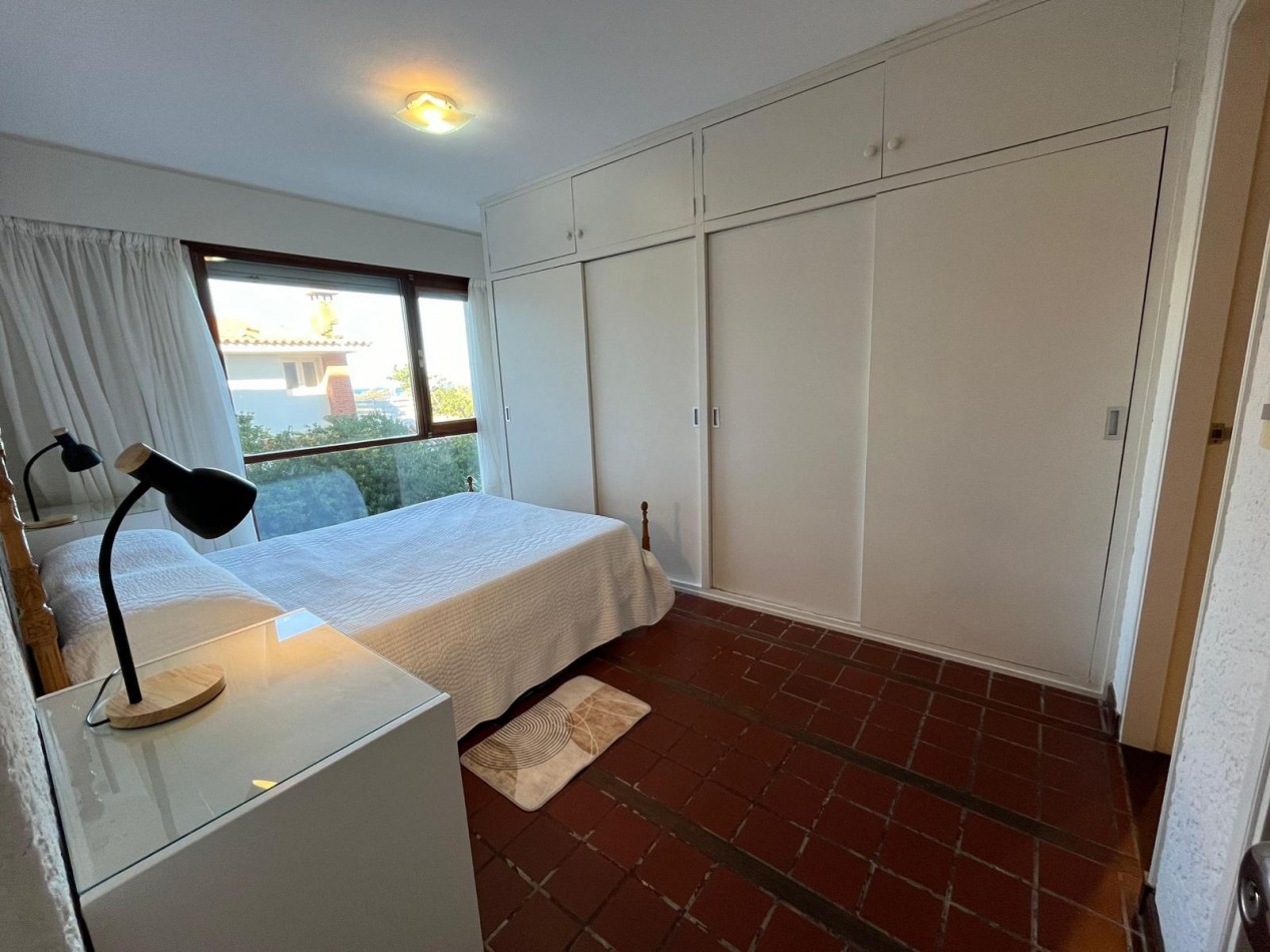 DEPARTAMENTO EN VENTA FRENTE AL MAR EN PUNTA DEL ESTE - URUGUAY  2 DORMITORIOS 2 BAÑOS COCHERA AMENITIES  