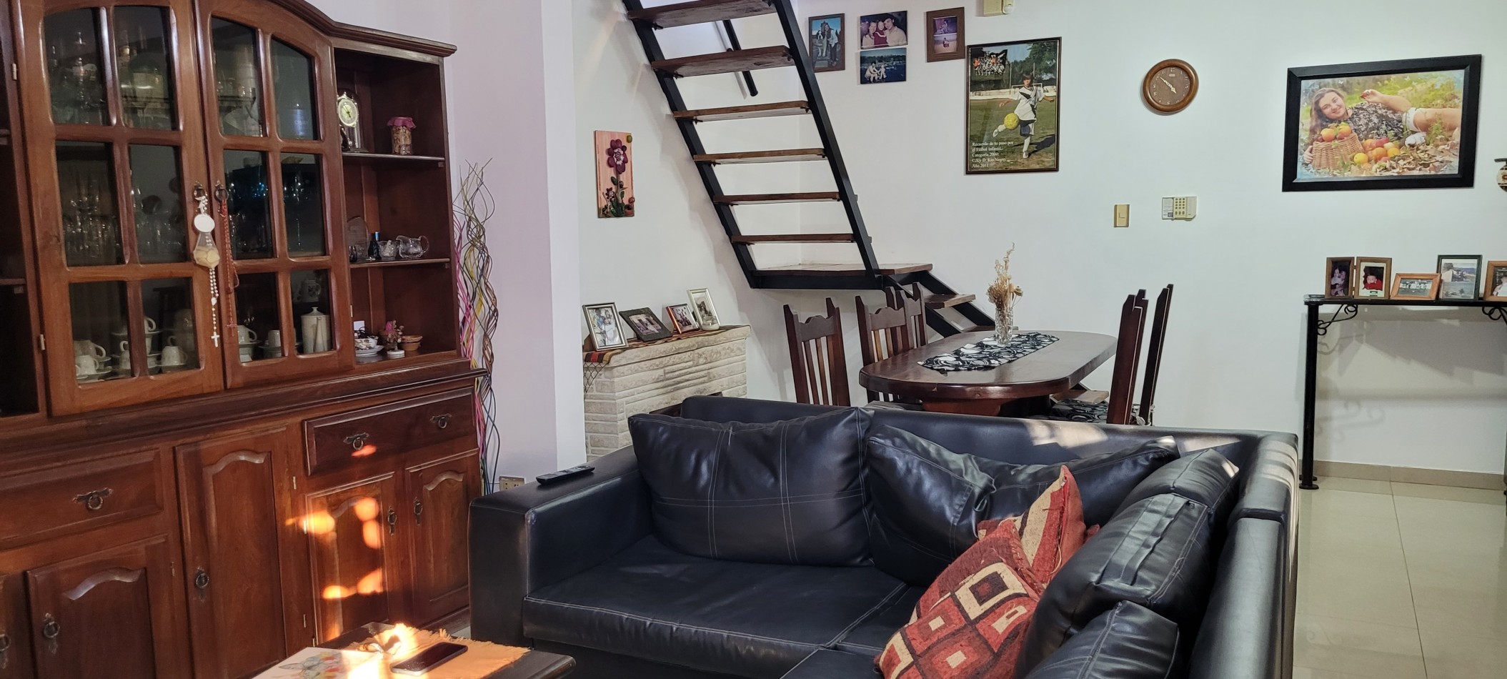 Casa de 2 plantas en esquina - 3 Dormitorio en Venta Barrio Belgrano - 2 Baños - Balcon Terraza - Patio - Doble cochera. 