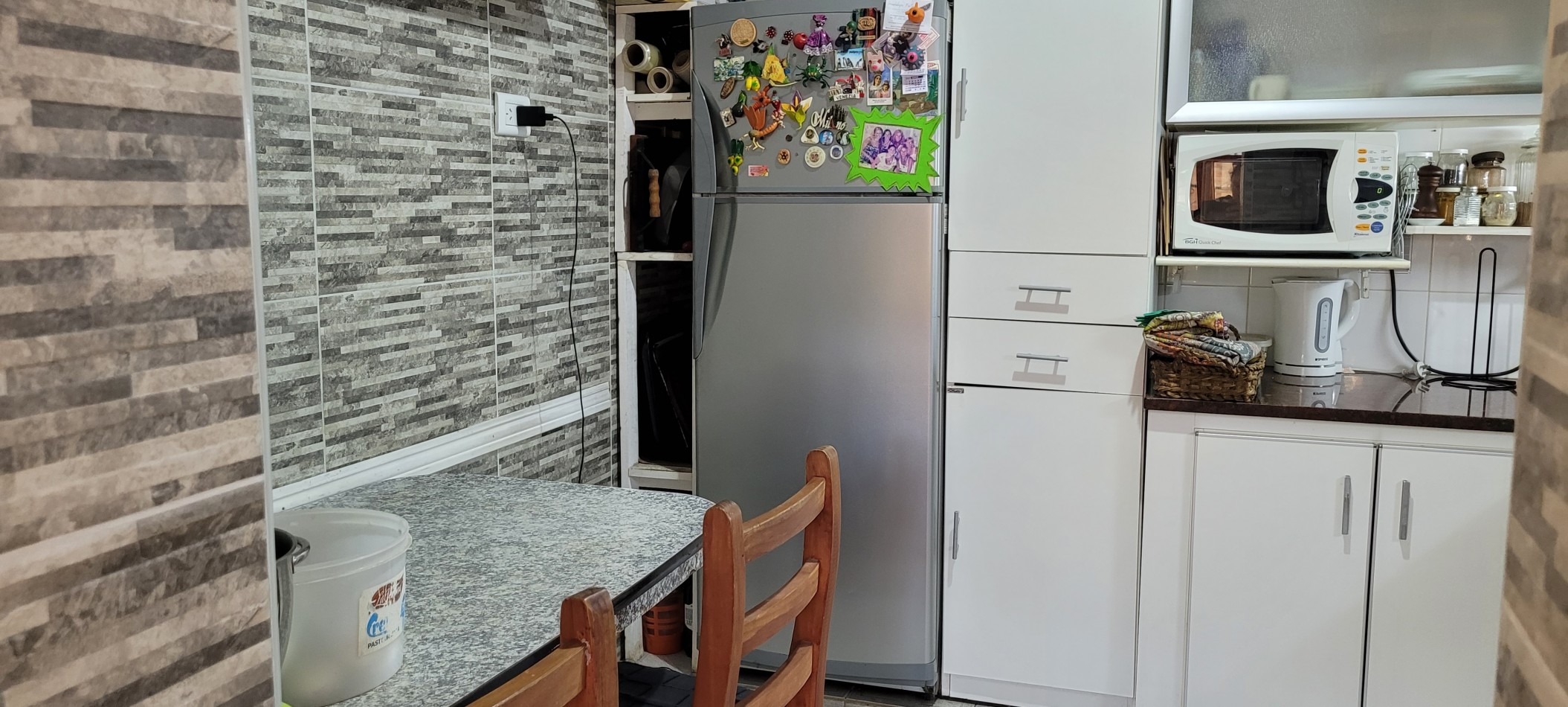 Casa de 2 plantas en esquina - 3 Dormitorio en Venta Barrio Belgrano - 2 Baños - Balcon Terraza - Patio - Doble cochera. 