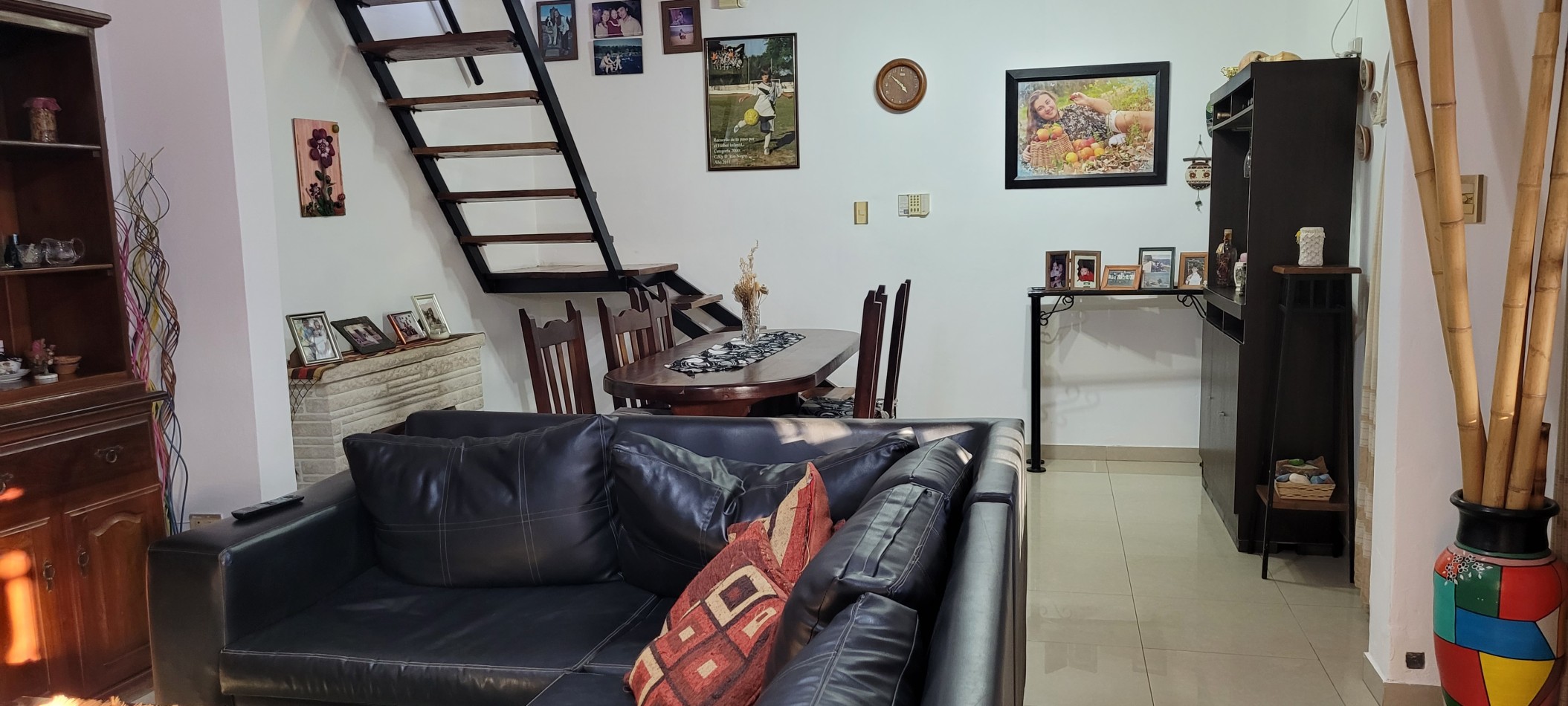Casa de 2 plantas en esquina - 3 Dormitorio en Venta Barrio Belgrano - 2 Baños - Balcon Terraza - Patio - Doble cochera. 