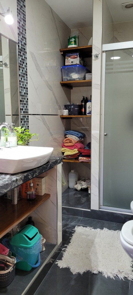 Casa de 2 plantas en esquina - 3 Dormitorio en Venta Barrio Belgrano - 2 Baños - Balcon Terraza - Patio - Doble cochera. 