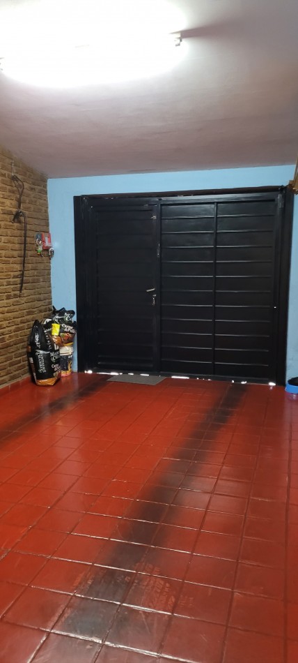 Casa de 2 plantas en esquina - 3 Dormitorio en Venta Barrio Belgrano - 2 Baños - Balcon Terraza - Patio - Doble cochera. 