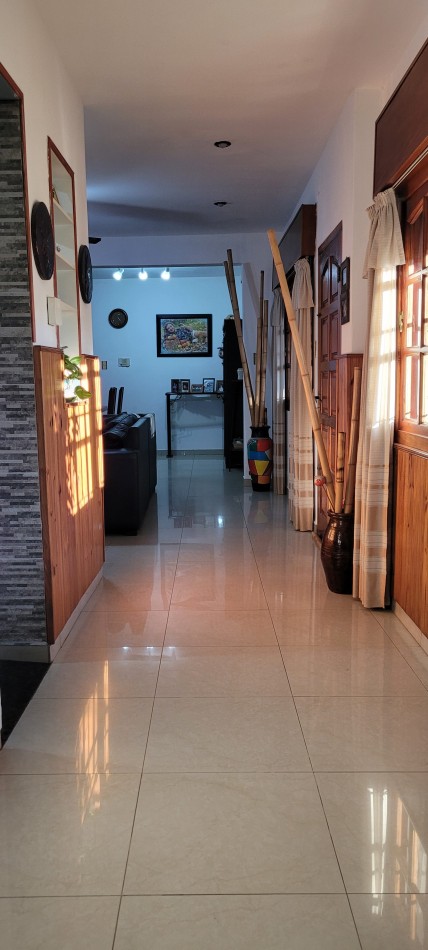 Casa de 2 plantas en esquina - 3 Dormitorio en Venta Barrio Belgrano - 2 Baños - Balcon Terraza - Patio - Doble cochera. 