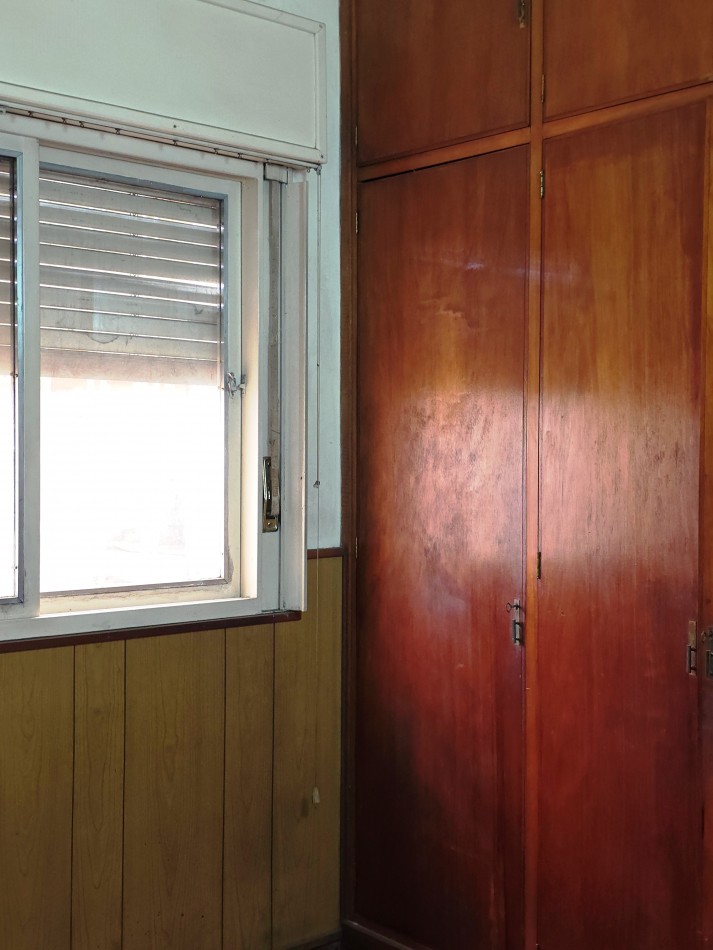 SE VENDE AMPLIA CASA 3 DORMITORIOS, PATIO GARAGE - SOLIS 1000 A METROS DE MENDOZA