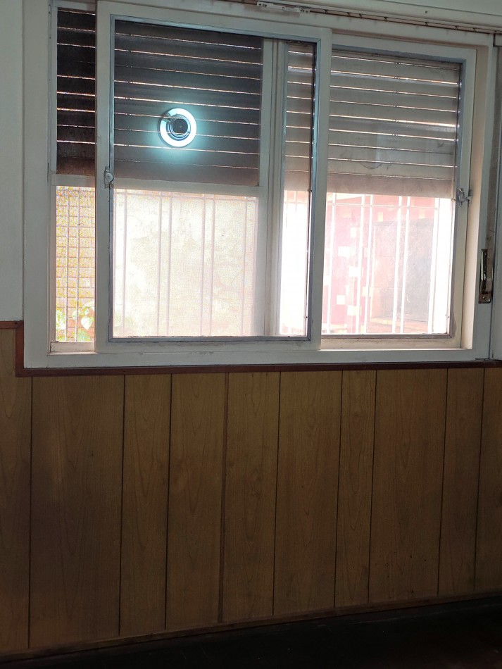 SE VENDE AMPLIA CASA 3 DORMITORIOS, PATIO GARAGE - SOLIS 1000 A METROS DE MENDOZA