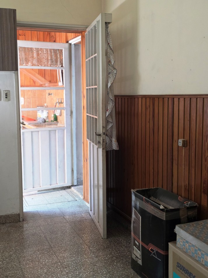 SE VENDE AMPLIA CASA 3 DORMITORIOS, PATIO GARAGE - SOLIS 1000 A METROS DE MENDOZA