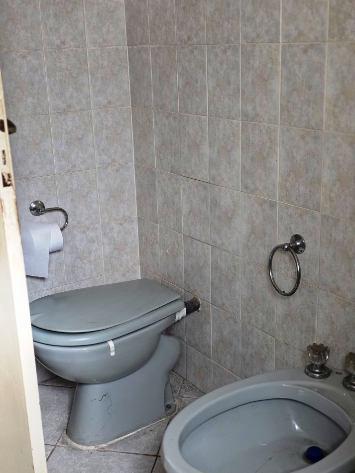 SE VENDE AMPLIA CASA 3 DORMITORIOS, PATIO GARAGE - SOLIS 1000 A METROS DE MENDOZA