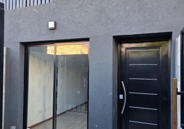 VENTA DEPARTAMENTO   2 DORMITORIO - ZONA  ALBERDI  J. B. JUSTO 1700  - A ESTRENAR  LUMINOSO - PATIO y PARRILLERO 
