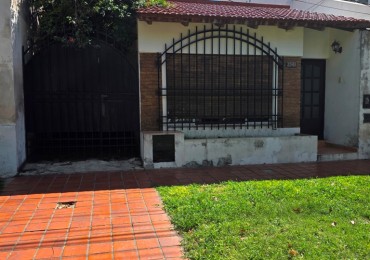 VENDO CASA  2 DORMITORIOS -LIVING-COMEDOR- GALERIA CUBIERTA - PATIO- DARRAGUEIRA 2500 APTA CREDITO