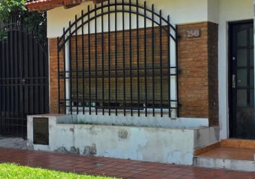 VENDO CASA 2 DORMITORIOS - PATIO- DARRAGUEIRA 2500 - APTA CREDITO - LUMINOSA - COCHERA